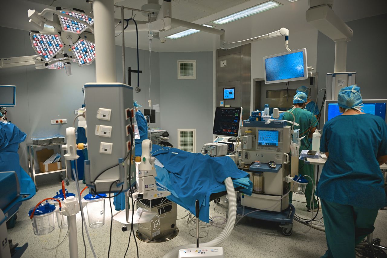 Levy Review (2025): NHS-volwassenenklinieken zonder outcome-data, vijftien jaar wachttijd