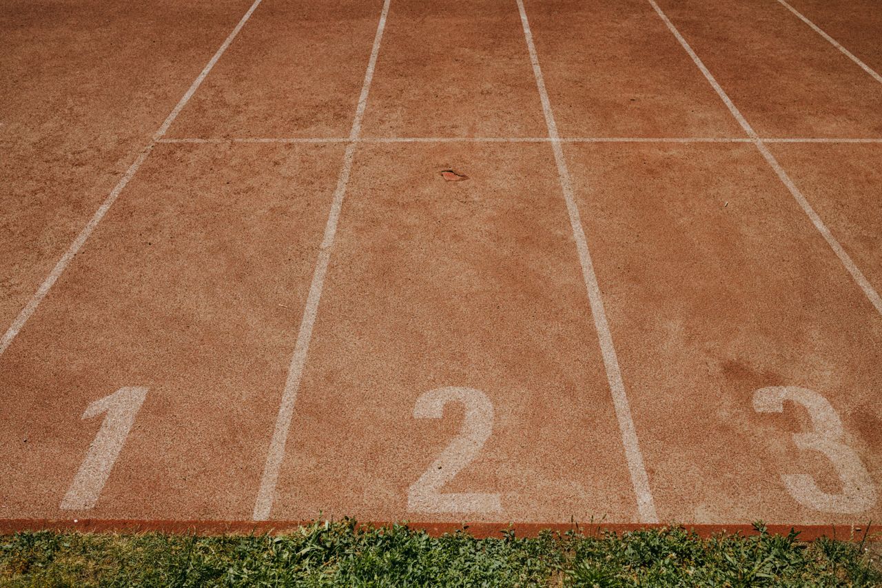 Meisjes in de schoolsport: waarom het transgenderdebat hier het scherpst wordt gevoeld